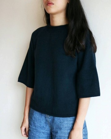 深藍色七分袖簡約針織毛衣