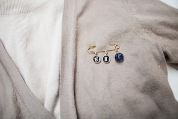 我最初的雪球胸針