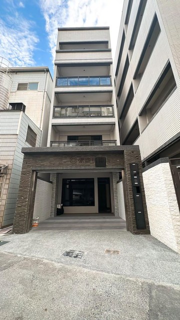 ⭐小港SKM Park⭐獨棟車墅透天⭐四房三主臥｜高雄市小港區中安路