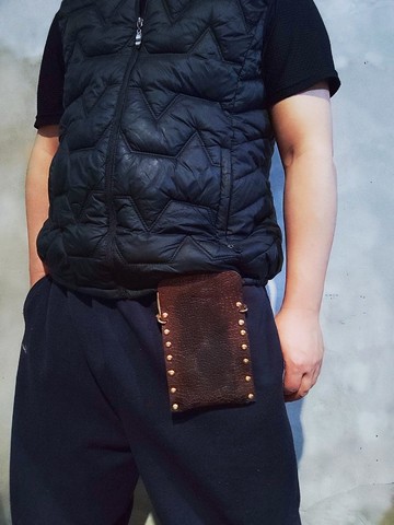 單手撥插手機腰包