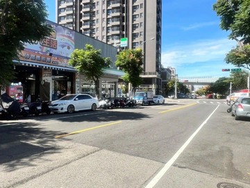 十期商業精華區稀有釋出超值店面別墅	｜台中市北屯區軍福十三路