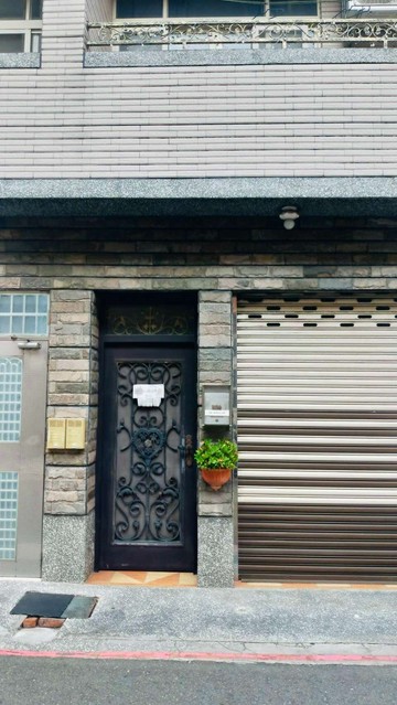 文藻/鼎中商圈透天 收租自住靈活運用｜高雄市三民區民族一路