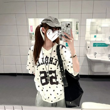 【美式數字字母波點】短袖T恤 女 2026新款 網眼球衣 寬鬆休閒 V領 半袖上衣 短袖上衣 上衣短袖 美式短袖T恤