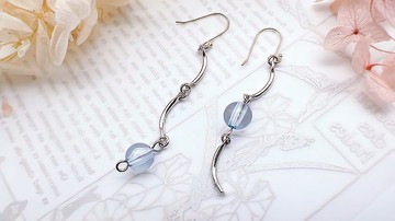 |空氣 泡泡球| 淡藍 透明  手作原創設計　限量 不對稱垂墜耳環