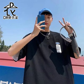 最後出清▼DR更衣室-男生衣服 日系簡約標籤男裝 寬鬆 五分袖 夏季百搭 圓領 大尺碼5XL【NL623169】