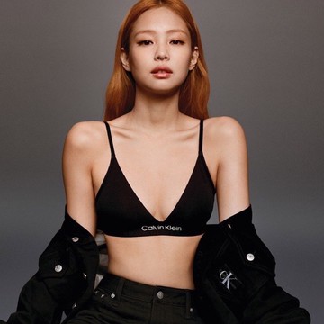 現貨🤖美國 正品 Calvin Klein CK 無鋼圈 深V運動內衣 Jennie