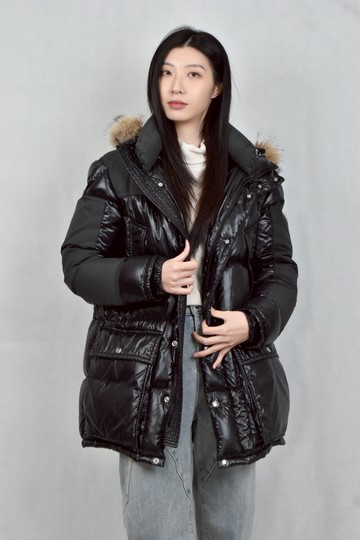 (L) moncler黑色羽絨外套