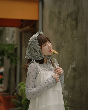 質感滿版碎花造型三角巾 兩色售