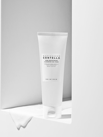 Madagascar Centella Tone Brightening Cleansing Gel