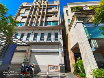 公園首排｜全新未住邊間三面採光店住雙享可停雙車｜高雄市小港區高松路
