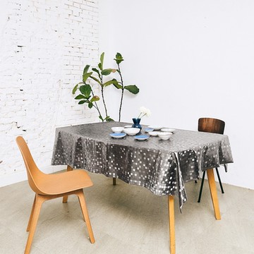 《Homemake》小方格金屬壓紋桌巾(長120cmX寬137cm)_RN-PW151-48-C5