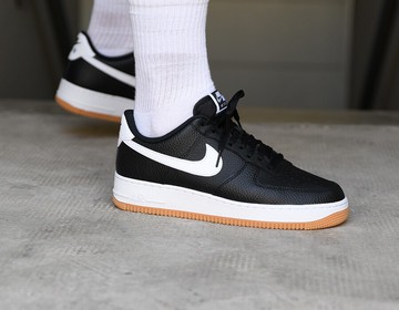 日本海外代購】NIKE AIR FORCE 1 AF1 黑色黑白白勾焦糖底荔枝皮休閒 日本海外代購】NIKE AIR FORCE 1 AF1 黑色黑白白勾焦糖底荔枝皮休閒