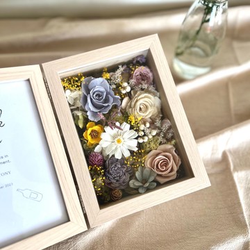 在光裡漫開 永生玫瑰花盒相架 客製花禮 週年紀念 情人節