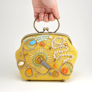 繡有珠子和線的 Gamaguchi 包