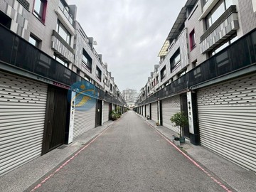 印象建設經典鉅作!面寬雙車!輕屋齡質感別墅!｜屏東縣屏東市廣東路