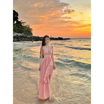 海南三亞海邊度假沙灘裙適合海島拍照超仙法式露背掛脖吊帶連衣裙