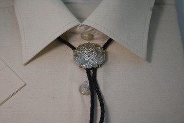 银色牛头徽章保罗领带编织皮绳西部领带结