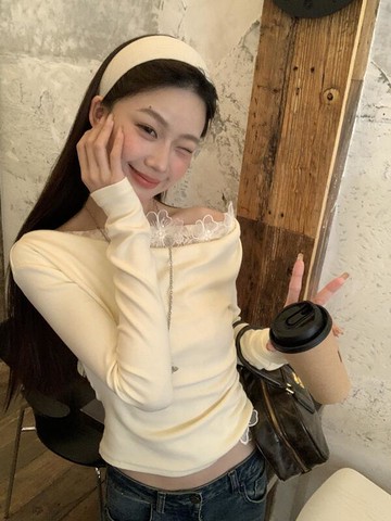【免運】蕾絲內搭 打底衫女 春季長袖 t恤設計感 純欲性感 辣妹斜肩上衣