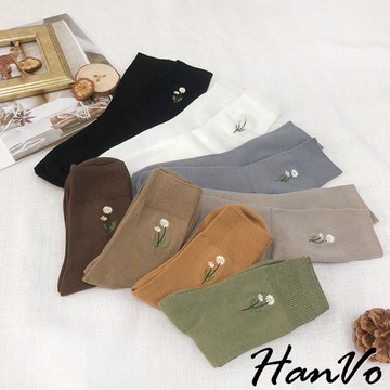 【HanVo】天天出貨 溫柔小花刺繡中筒襪 潮流時尚休閒襪 韓系百搭舒適棉質襪 中筒襪 襪子 女生配件 A12-6087