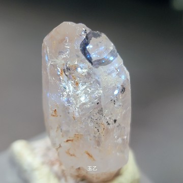 天然红泥黄泥骸骨水晶古老窗口老灵魂油胆荧光亮皮權杖包裹体