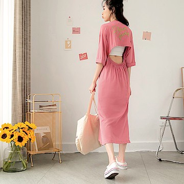 草寫英字印花繞脖後簍空五分袖洋裝-OB嚴選