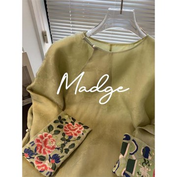 綠寶瓶S.androMadge早秋2025新中式刺繡重工斜襟珍珠扣上衣襯衫女