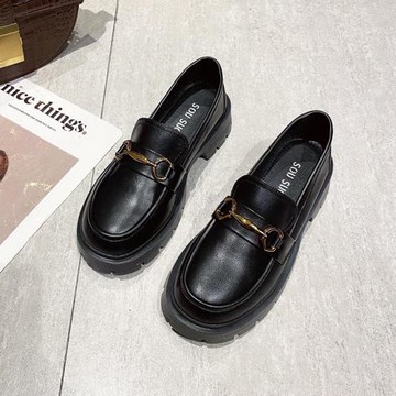 2025年新款時尚文藝小皮女英倫風金屬扣飾厚底一腳蹬樂福鞋