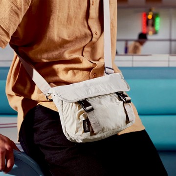 澳洲Bellroy Cinch Mini Messenger 輕便日常斜背包 - Charcoal BKR 木炭黑