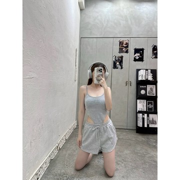 (現貨)獨家 歐美設計 小鐵牌露背連體背心+抽繩短褲 兩件套 罩杯可拆 托胸帶固定 微辣性感 露小蠻腰 女生套裝