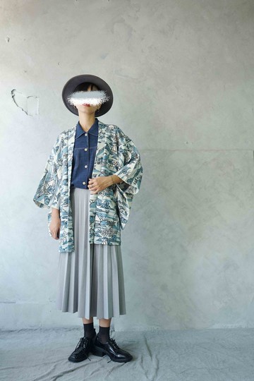 尋寶古著-天空藍山中茶屋手繪印花日本羽織和服