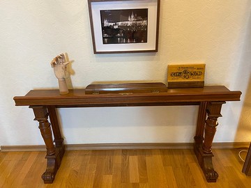 由德國古董鋼琴製成的鋼琴架（控制台）