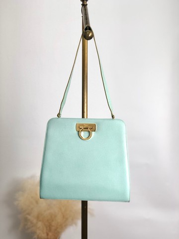 【 日本直送 名牌中古包 】Salvatore Ferragamo  સલવાટોર ફેરાગામો 側背包 淺藍色 Gancini 皮革 gvnagm