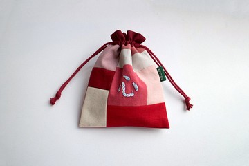手工刺繡文字 / 拼布束口袋 / 心