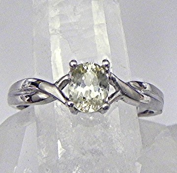 14K 白金無限符號戒指，鑲嵌天然無加熱黃寶石，尺寸 6x5 公釐，重量 0.75 克拉。