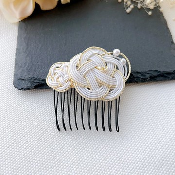 水引 / 白色 / 梅結髮梳 / 珍珠點綴，清新脫俗