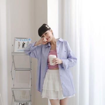 微笑刺繡造型條紋寬版襯衫