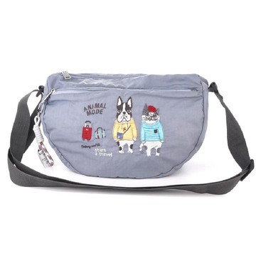 Kusuguru Japan 半月包 輕量防潑水斜背單肩包 動物風尚款-灰藍色