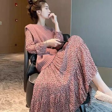 早春長袖碎花連衣裙兩件套女2024新款小眾設計別致獨特顯瘦裙子