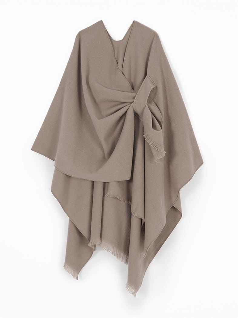 人氣追加 | 層次剪裁包覆感氣質時尚披肩-卡其