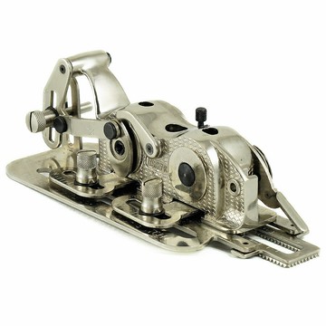 日本設計 台灣製造 YS-4455 可適用 仿工業用 工業平車 黑頭車  鎖眼縫 扣眼縫  開扣眼 扣眼壓布腳 扣眼洞
