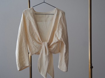 蓬鬆感。三層紗布短版開襟衫