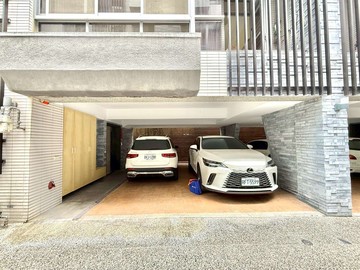 北區秒地坪30坪併排雙車電梯美別墅｜台中市北區梅川西路三段