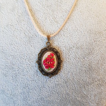 刺繡 珠寶 絲帶刺繡吊墜獻給她，手工刺繡飾品