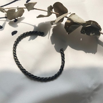 Vintage twist bangle