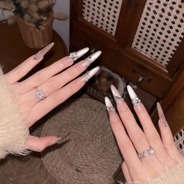 ✨Hannah✨【裸粉心動】氣質溫柔甜美細閃斜邊碎鑽雪花鑽純手工可拆卸穿戴甲裸色穿戴甲