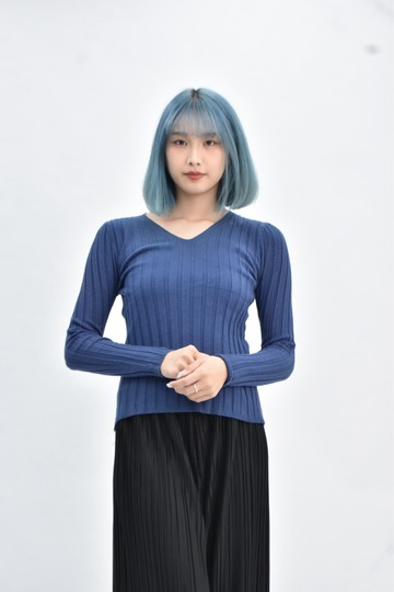 (S) ona 豎紋藍色長袖上衣