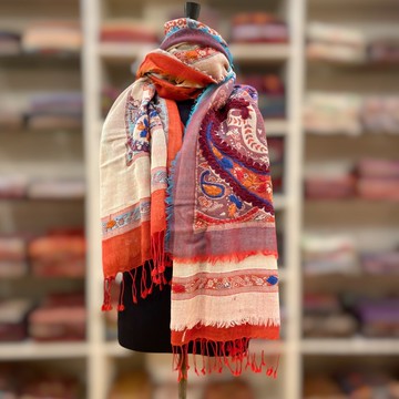 【母親節精選】喀什米爾 厚織水煮羊毛 手工刺繡圍巾 - 繽彩