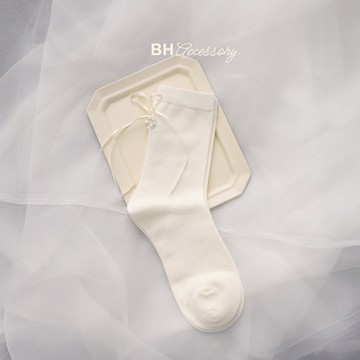 BYHUE lilicoco 浪漫芭蕾後蝴蝶結珍珠小花中筒襪－白