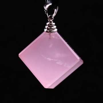 如鴻天然粉水晶原石吊墜四方塊骰子靈擺女款項鏈掛件禮物飾品