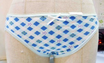 【震撼精品百貨】日本精品百貨 日本可愛內褲-藍格花M 震撼日式精品百貨